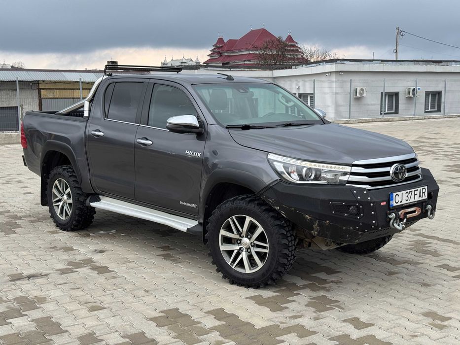 Toyota Hilux Invincible50