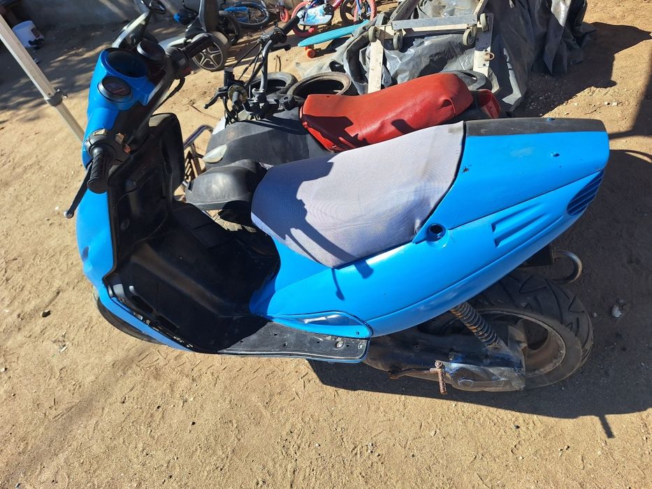 Vând scuter si atv