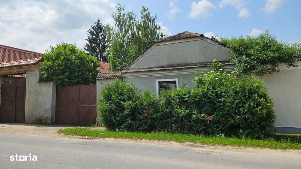 Cristian aproape de Primarie casa saseasca teren 1400 mp