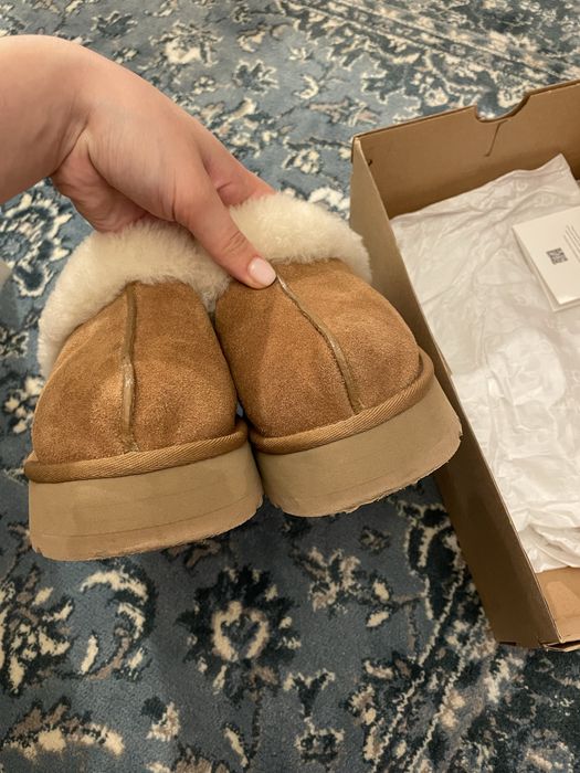 Slapi Ugg Disquette, aproape noi.