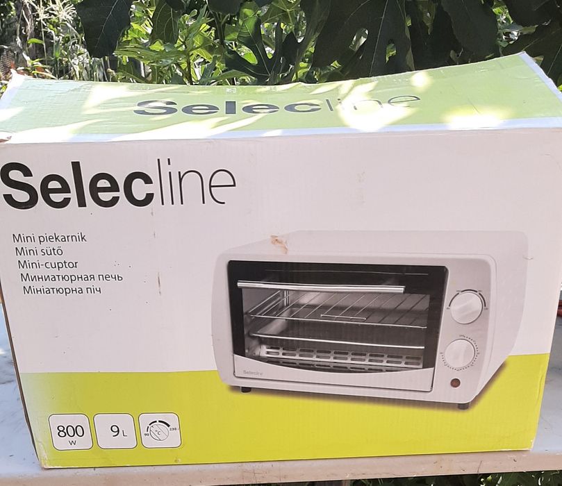 Vând 2 fotolii, un dulap haine, un minicuptor.