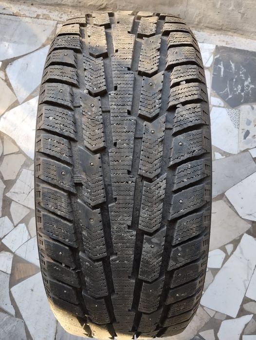 Резина зимняя шипованная 215/50/17