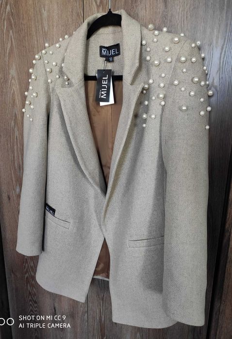 Намален MIJEL нов с етикет плътен блейзър с перли в цвят мока