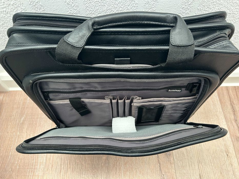 Geanta ThinkPad, din piele, pentru laptop 15".