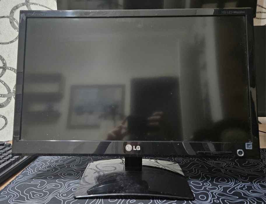 Продам рабочий монитор LG Flatron D2342P 23"