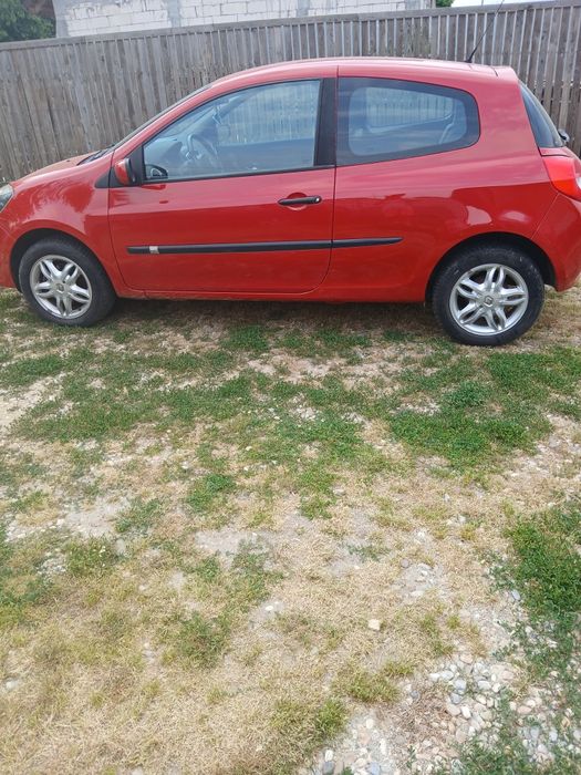 Vand renault clio stare foarte buna