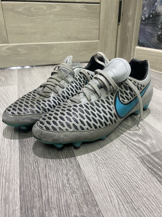 Бутсы Nike футбольные