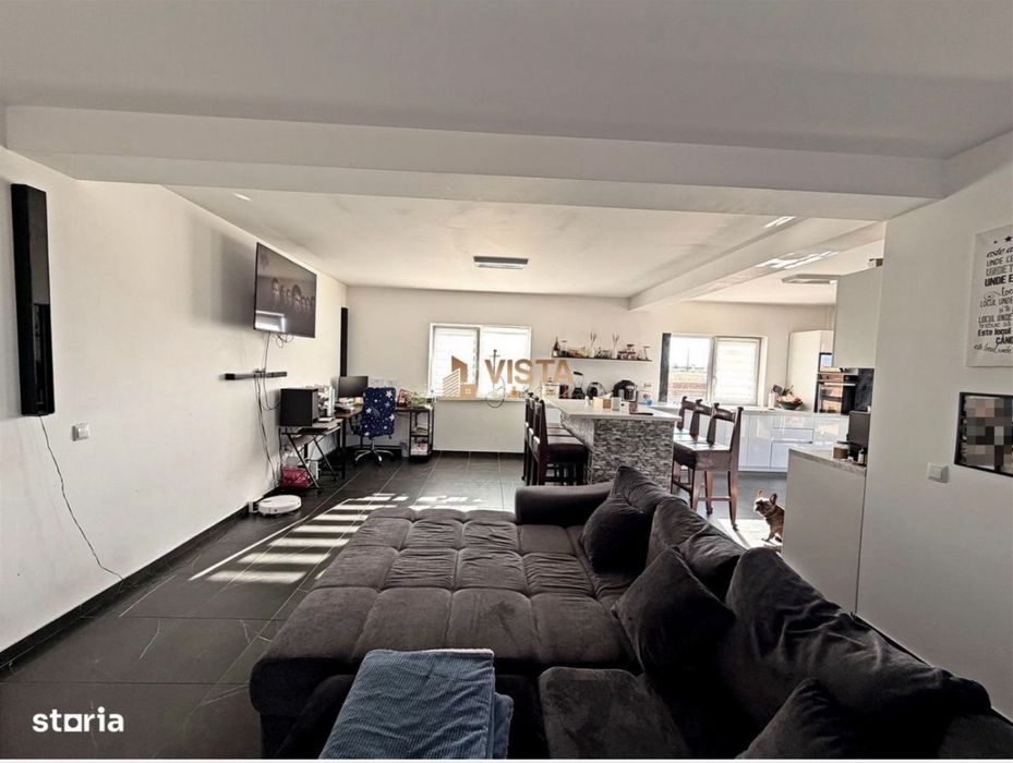 Casa individuala de vanzare ,4 cam ,900 mp teren . Izvor