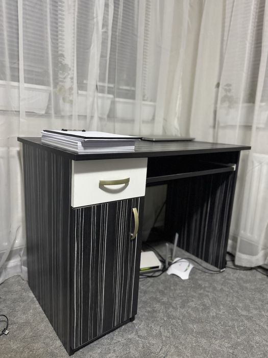 Бюро и кожен стол,подходящи за ученици или за вашия офис.