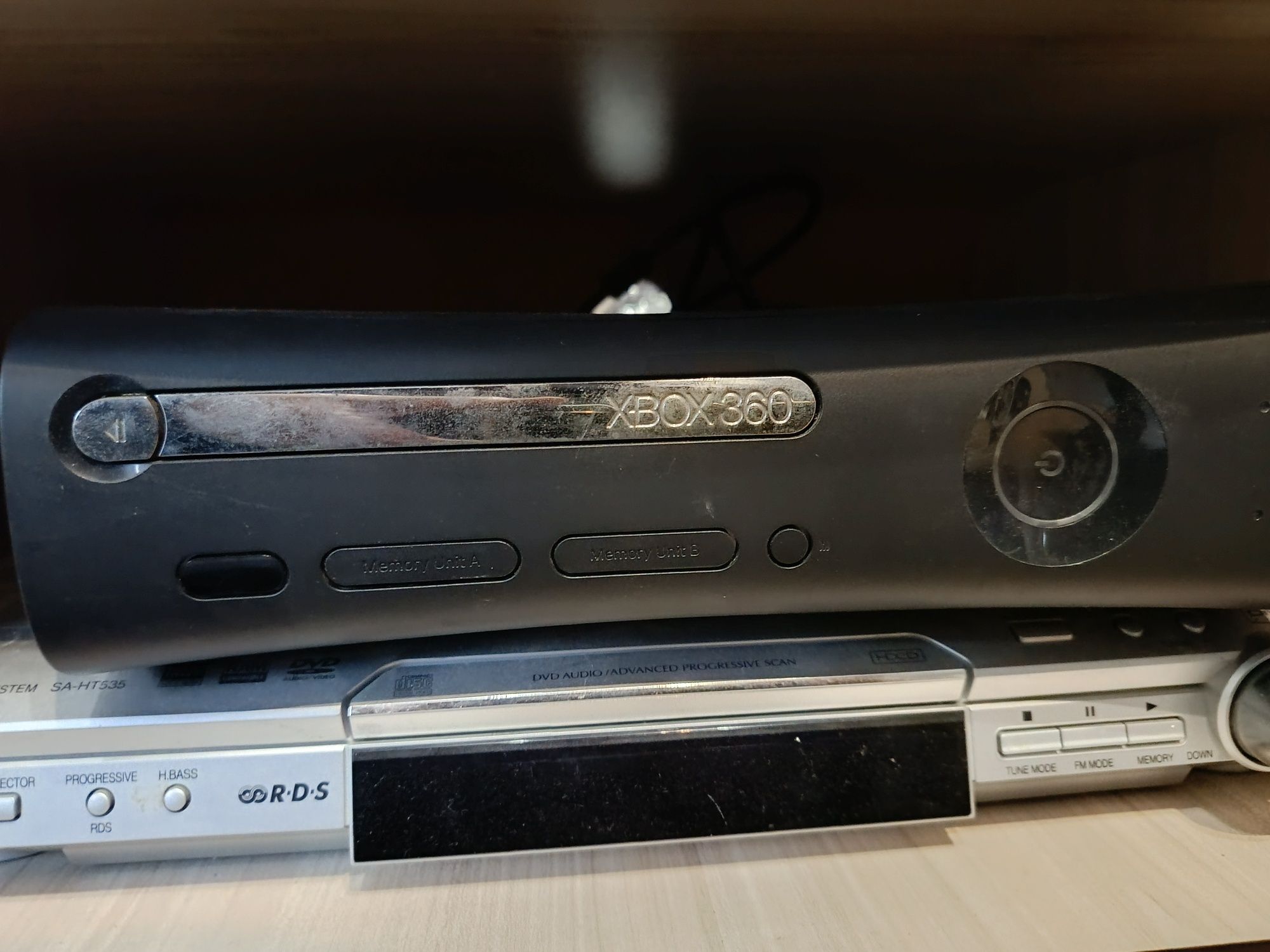 Продавам xbox 360.