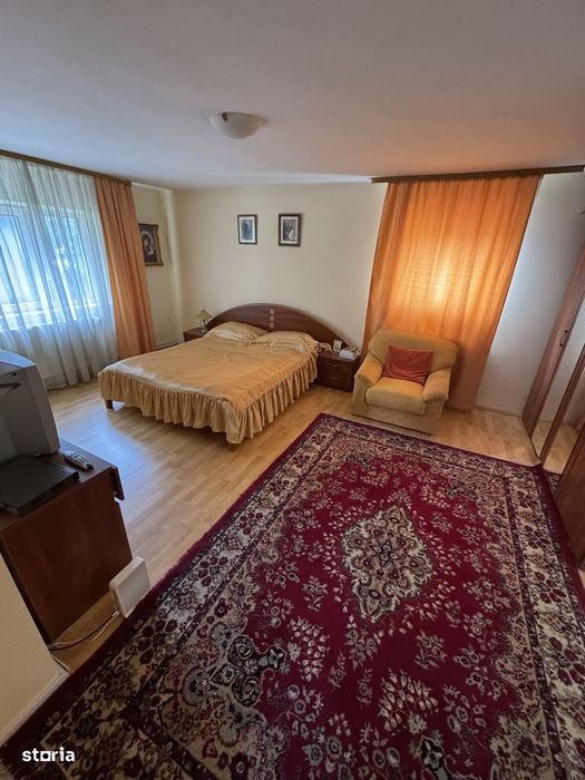 Garsoniera la curte Predeal