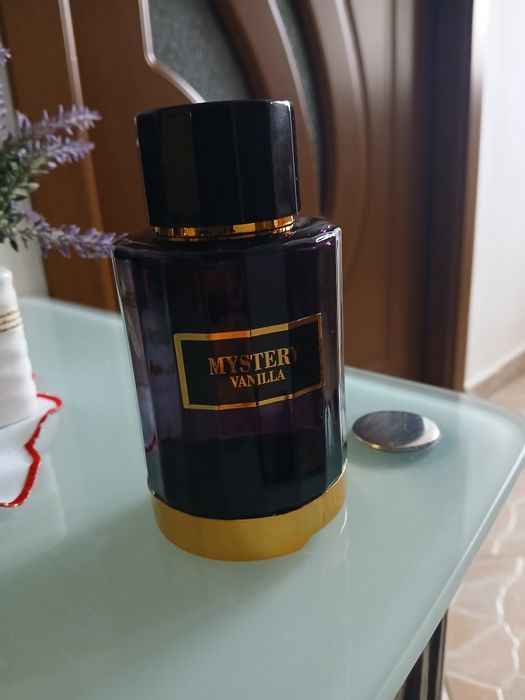 Vand aceste parfumuri