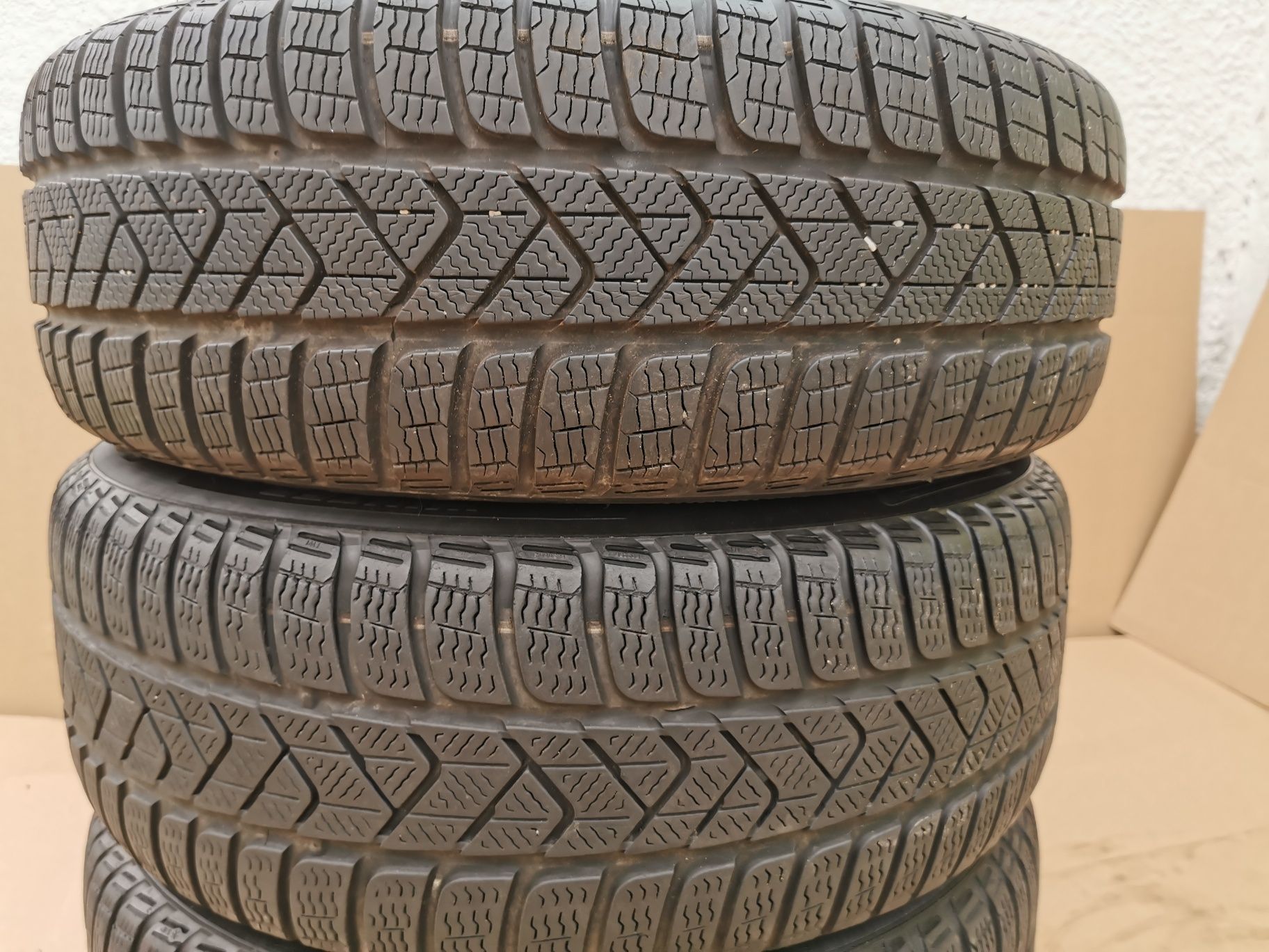 Jante originale VW Touran II anv Pirelli de iarna 215/55R17