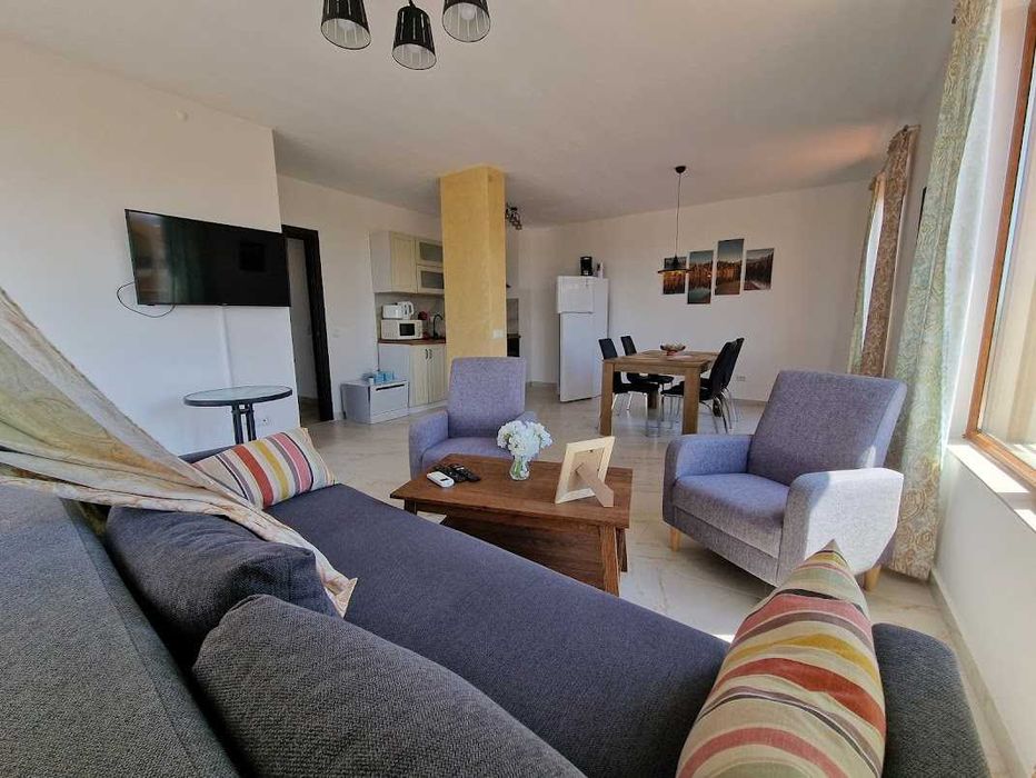 Продава се Тристаен апартамент в Балчик - 117 кв.м за 898 €/кв.м - Снимка #2