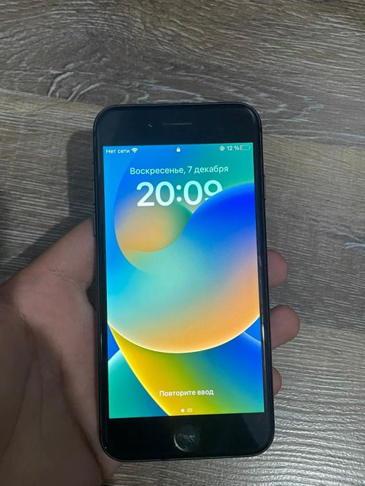 Продам iPhone 8.