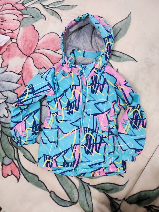 Продаю комплект осенний на девочку (куртка и штаны на подтяжках))