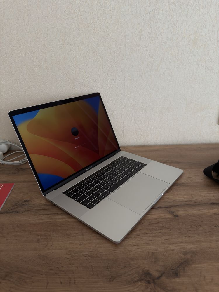 Macbook Pro  core i7  15-inch  2017