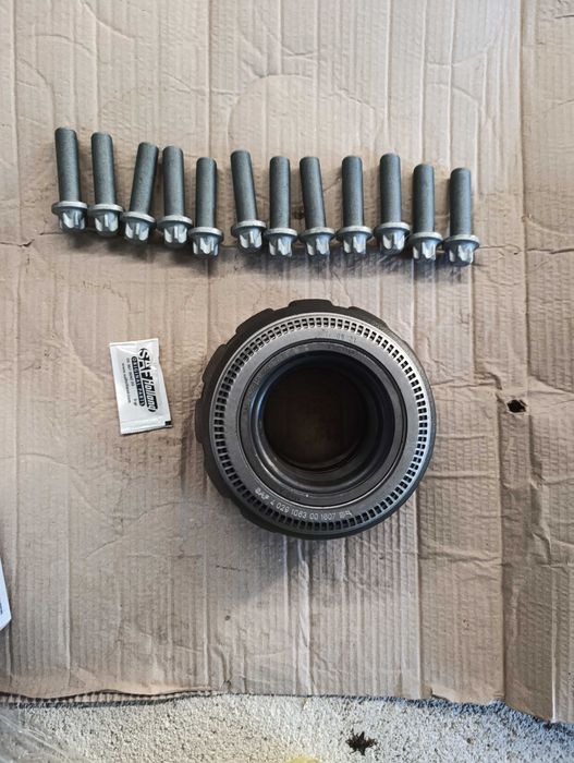 Лагер-главина комплект с крепежни болтове, подходящ за ремарке SChmitz