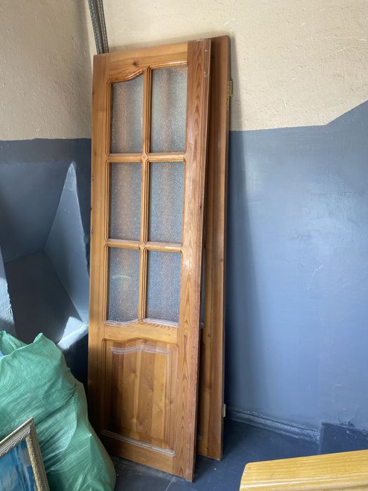 Продаются двери с зала и еще одна, в хорошем состоянии, отличные двери