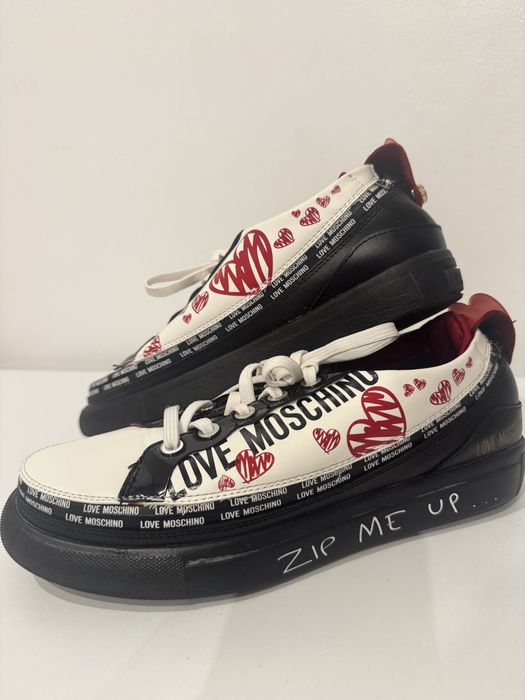 Adidasi Love Moschino