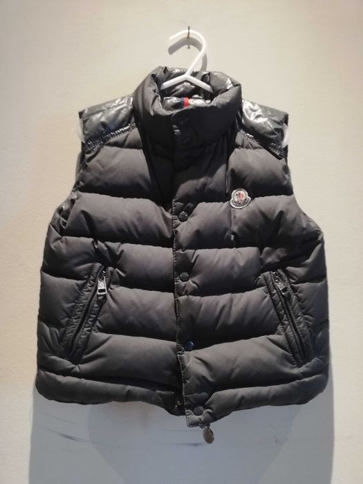 Vesta. Moncler original, pt 5 ani, unisex.