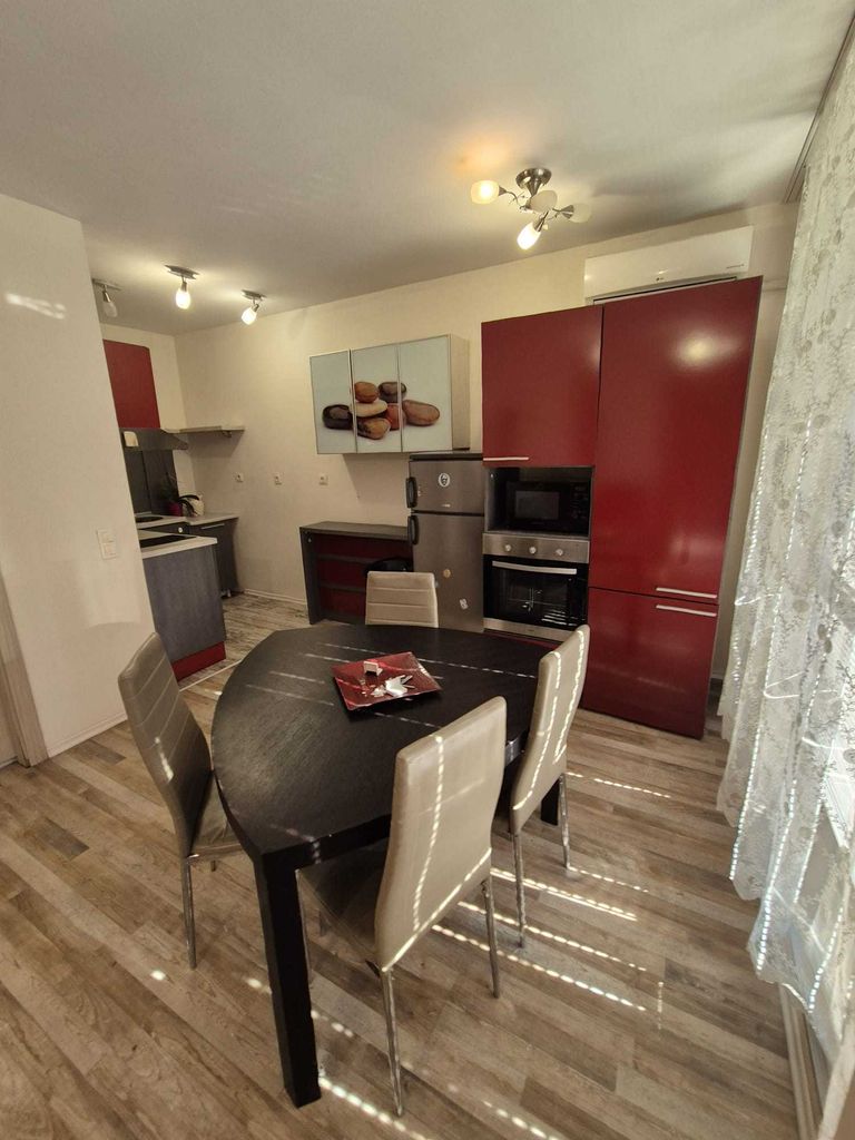 Дава се под наем Тристаен апартамент в София, Център - 120 кв.м за 950 € - Снимка #3