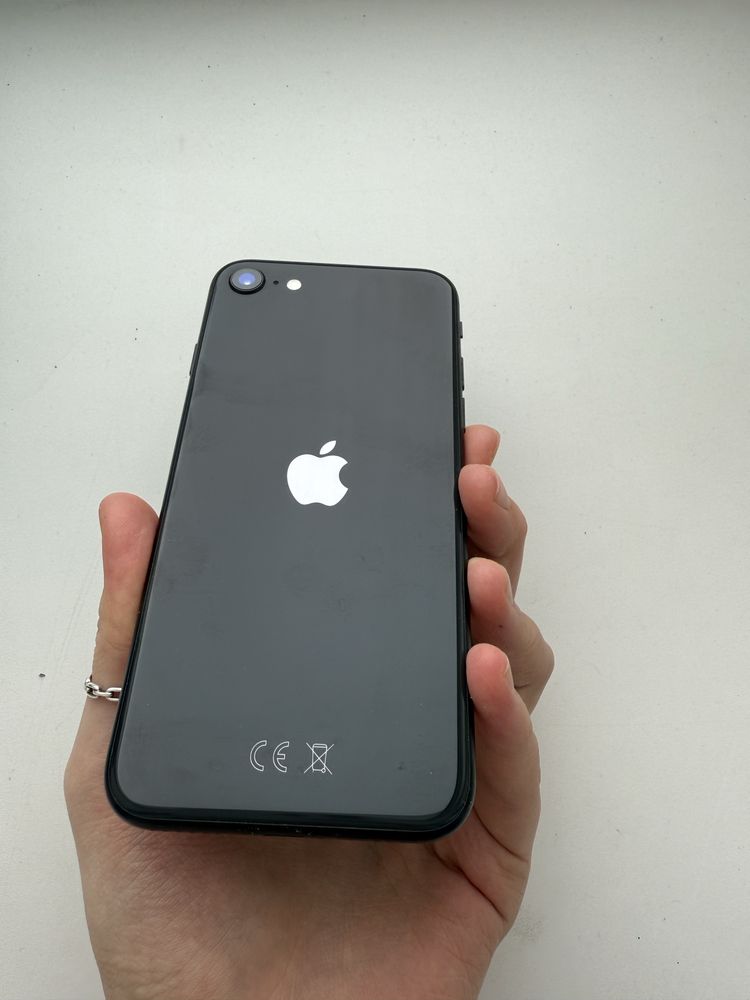 Iphone SE 2020 в хорошем состоянии