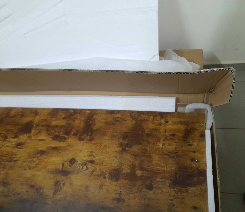 Бюро индустриален дизайн с място за съхранение черна рамка кафяв плот