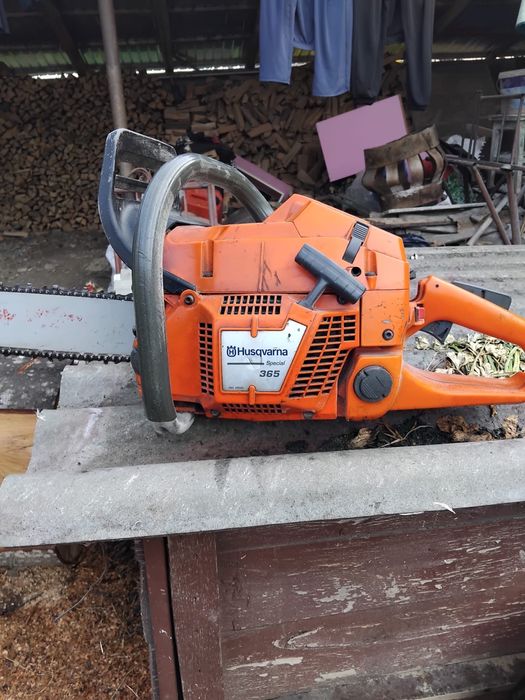 Husqvarna 365 state foarte buna