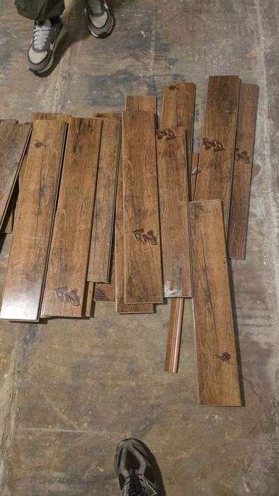 Donez parchet laminat parțial recuperat