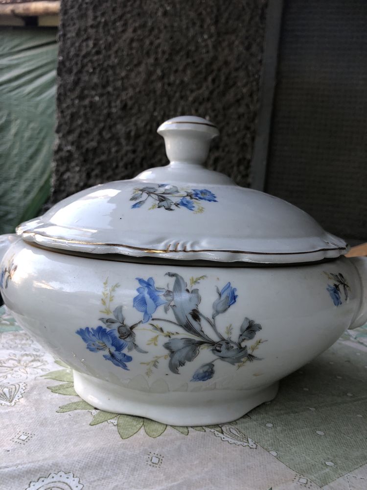 Порцеланов супник