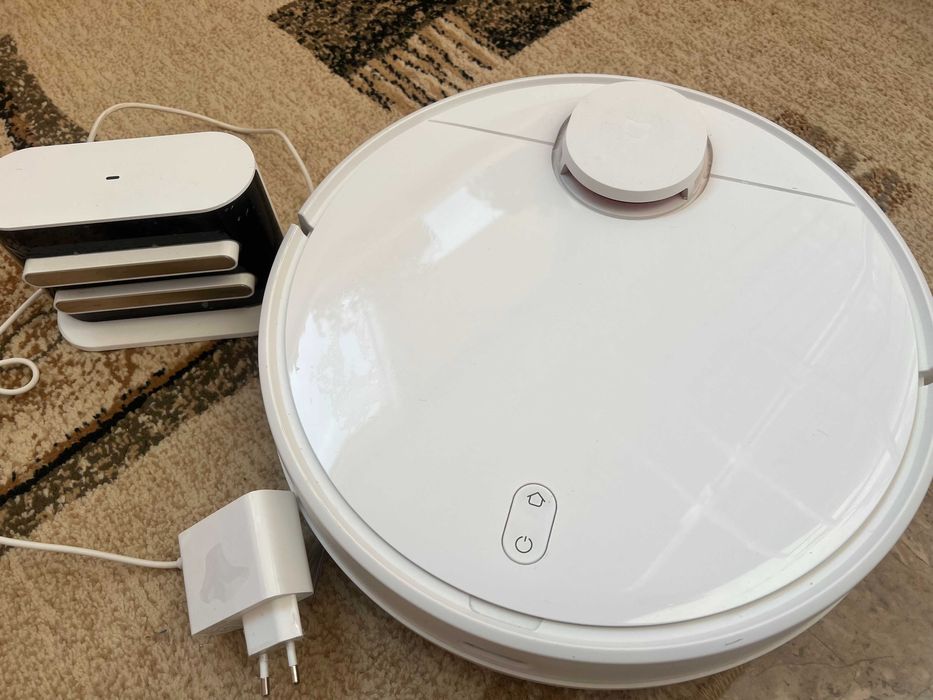 Робот пылесос с функцией влажной уборки