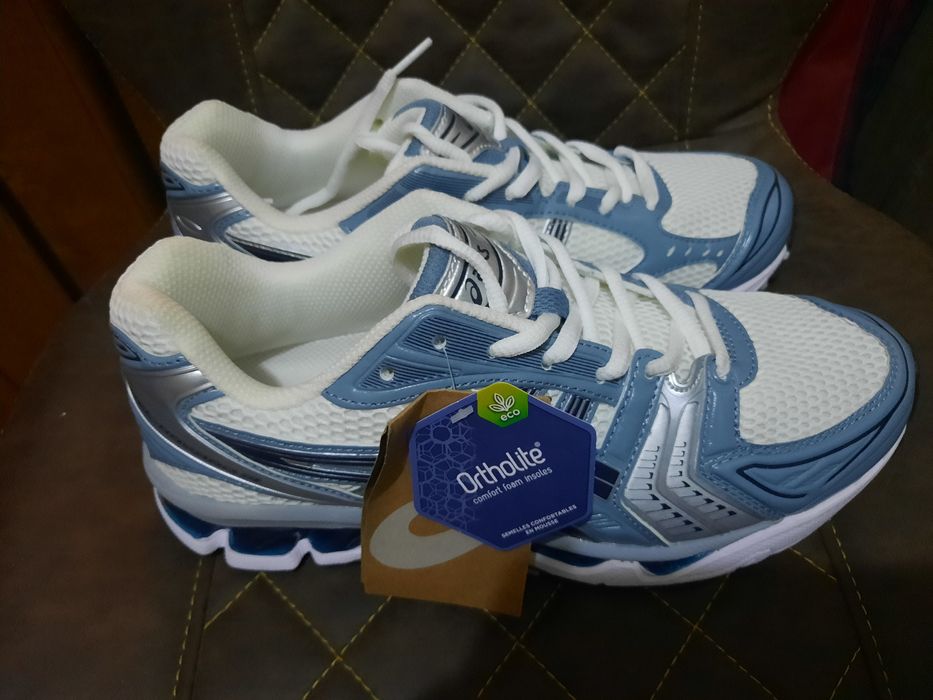 Vând adidași bărbați