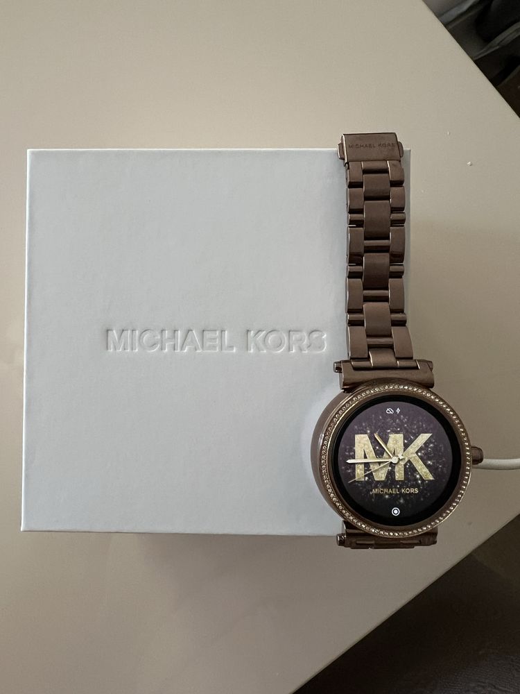 Смарт часовник Michael Kors Sofie