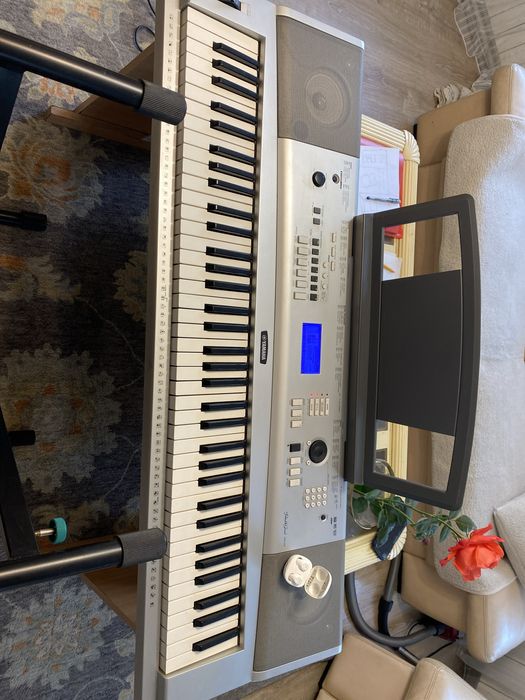 Vand pian yamaha grandportable DGX-230