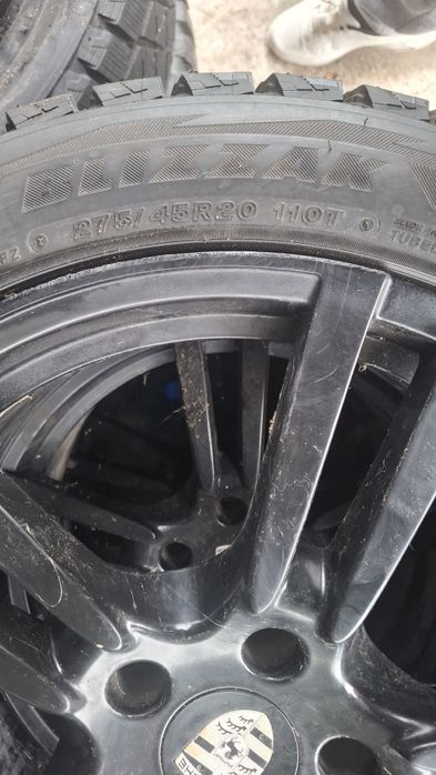 Зимни BRIDGESTONE 275 45 20 DOT 0823