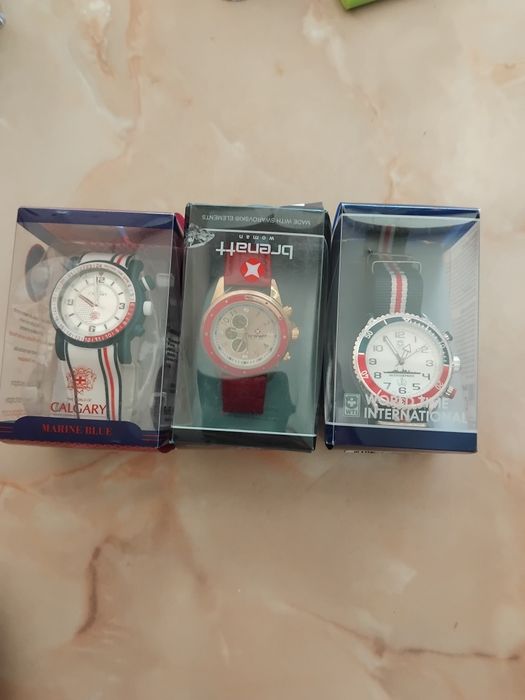 Ceasuri militare de la reviste