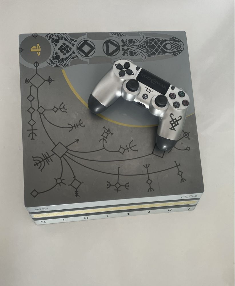 PS4 Pro 1 TB God of War editie limitata + controller + jocuri