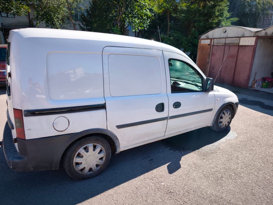 .	Opel Combo 1.7 DI 2004 –consum mic, 2 locuri, spațiu marfă