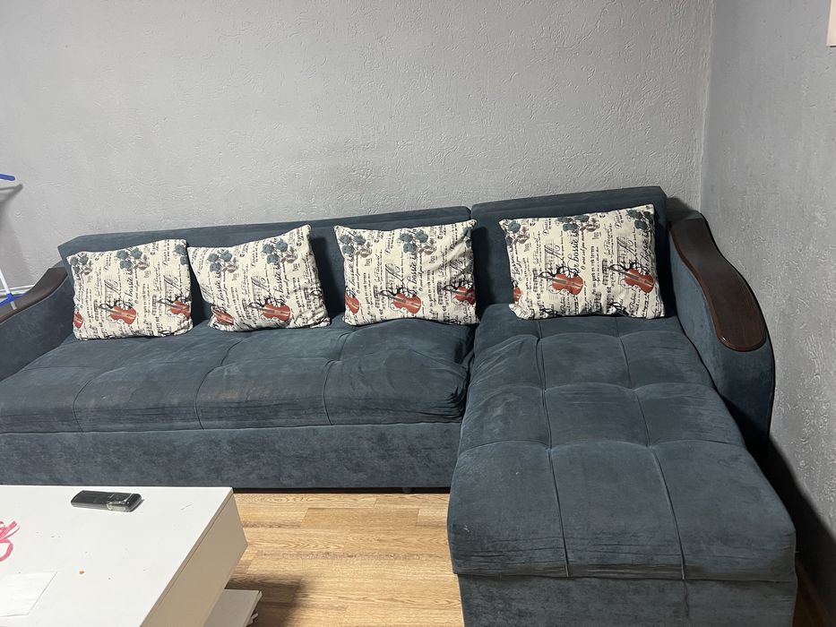 Продам диван угловой