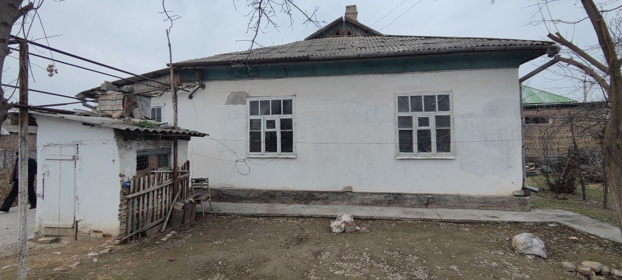 Hovli Uy Sotiladi