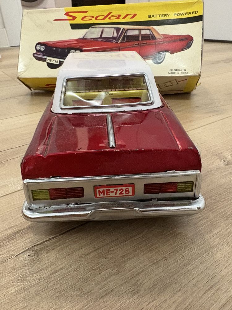 Ретро кола Седан МЕ 728.