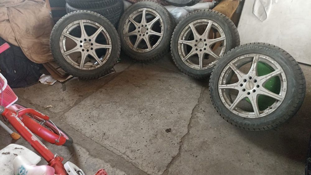 Продаю зимняя шину *225/50 R17* на  диске (титанка).