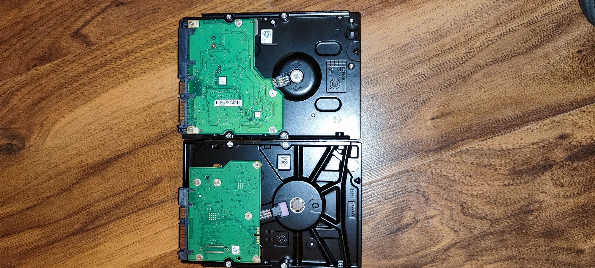 Два хард диска Seagate за ремонт или части