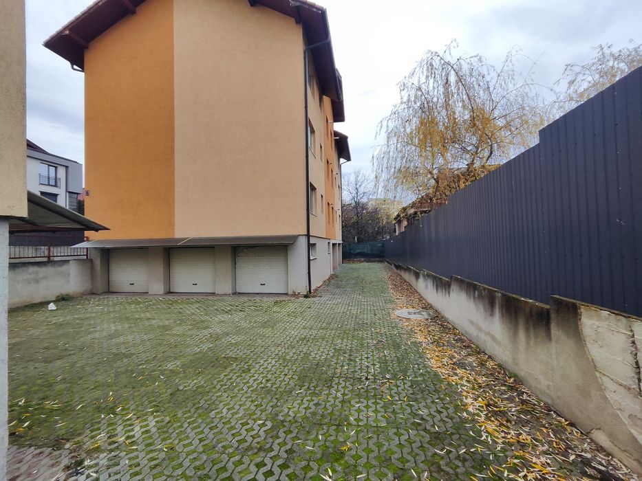 Ofer spre inchiriere garaj zona Iulius Mall