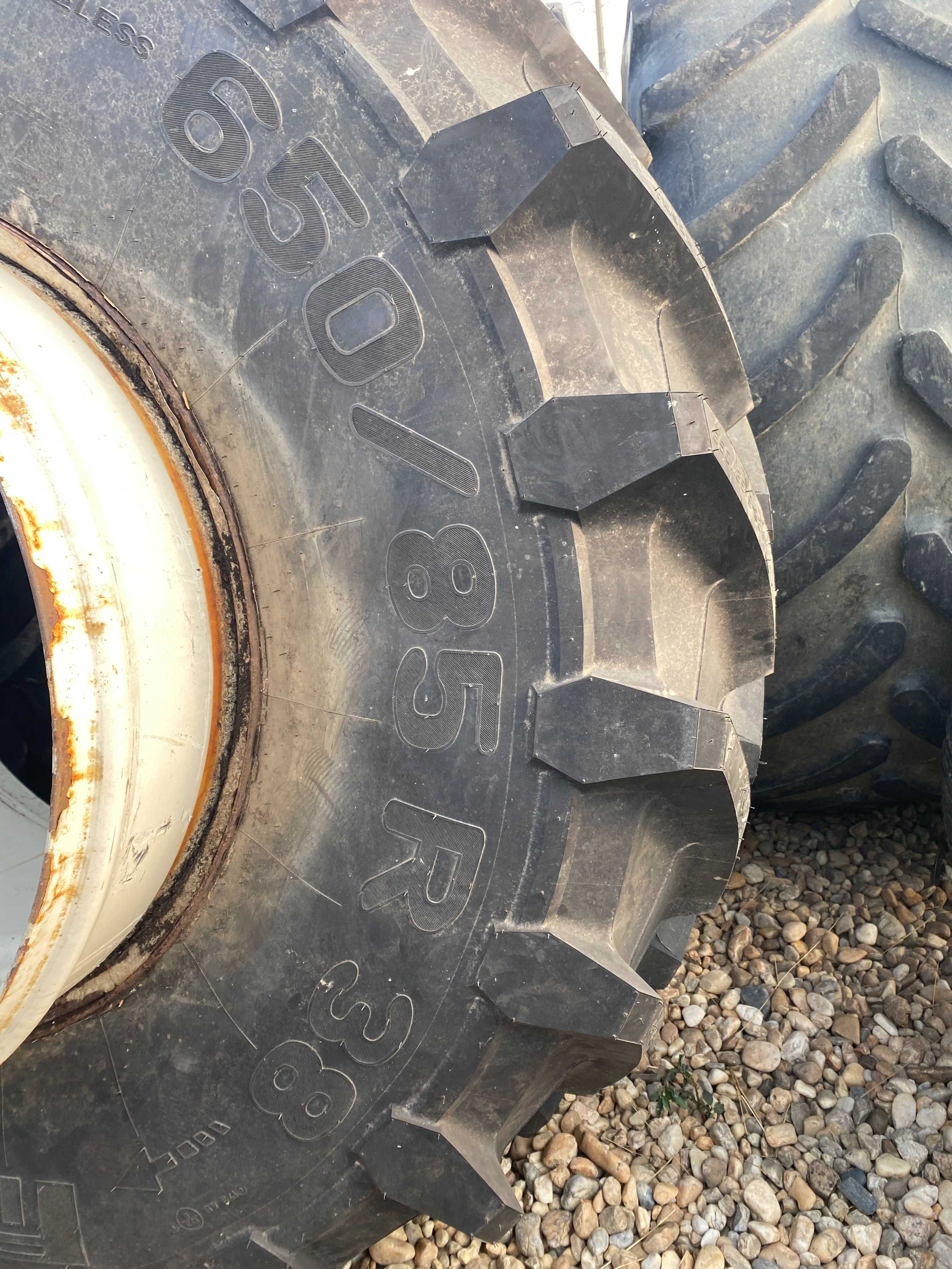 Anvelope de tractor 650.85 R38 Pirelli