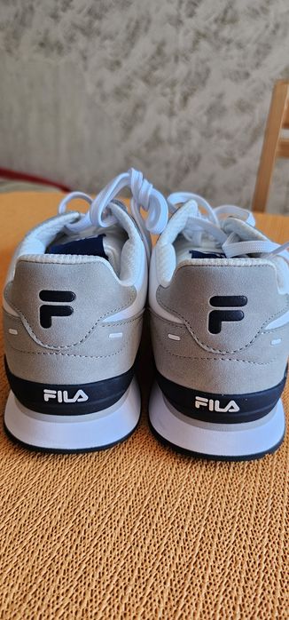 Продавам оригинални маратонки Fila