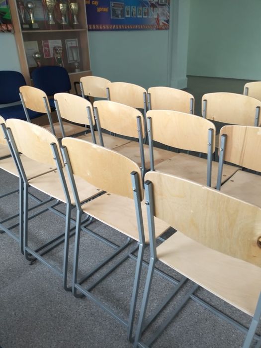 Школьные парты со стульями