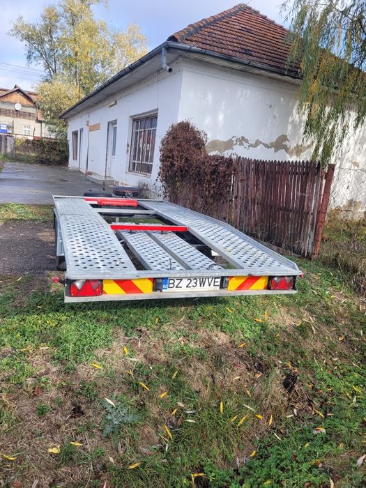 De vânzare platforma