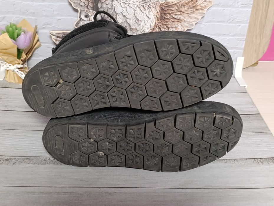 Топли черни ботуши